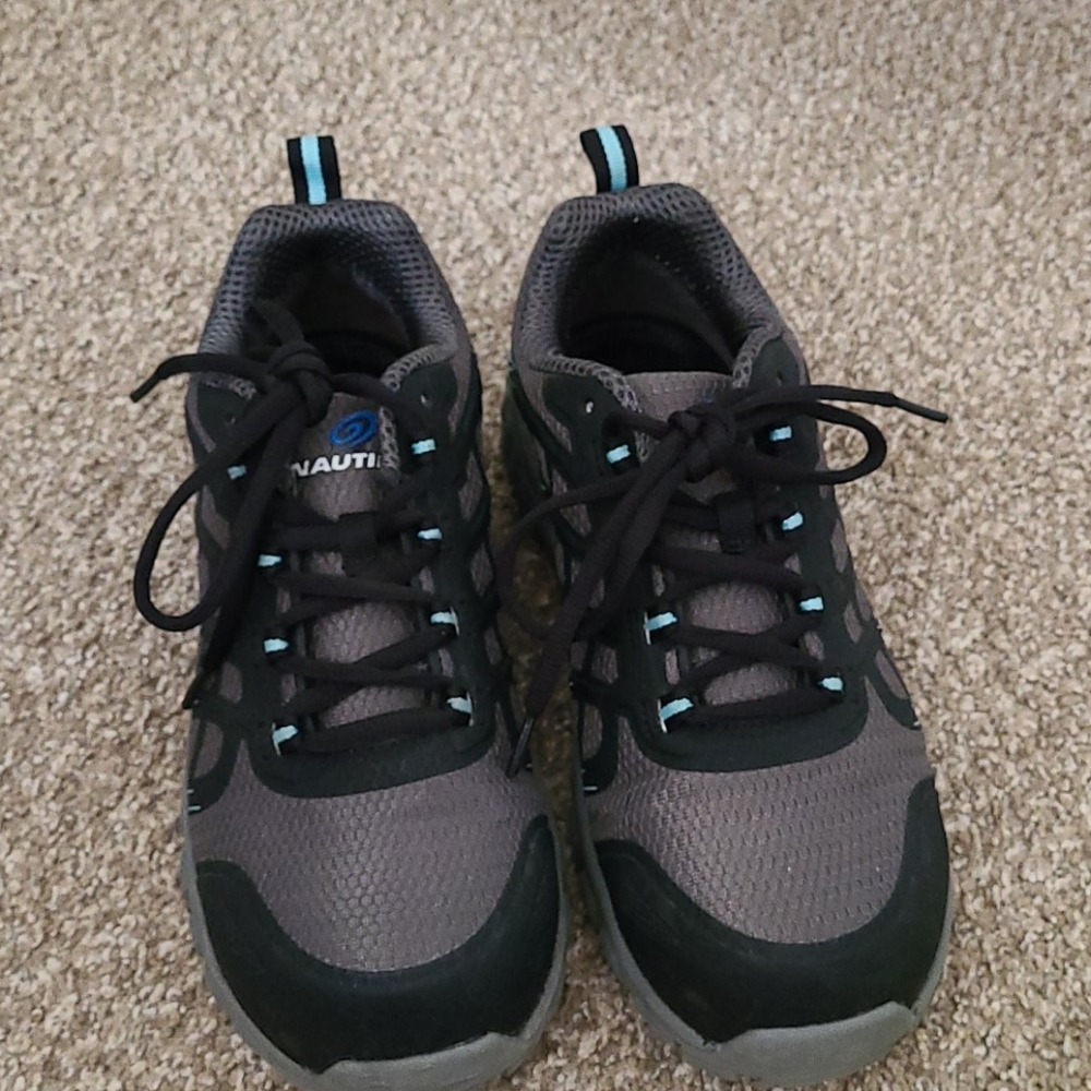 Shoes - Picture 2 of 4